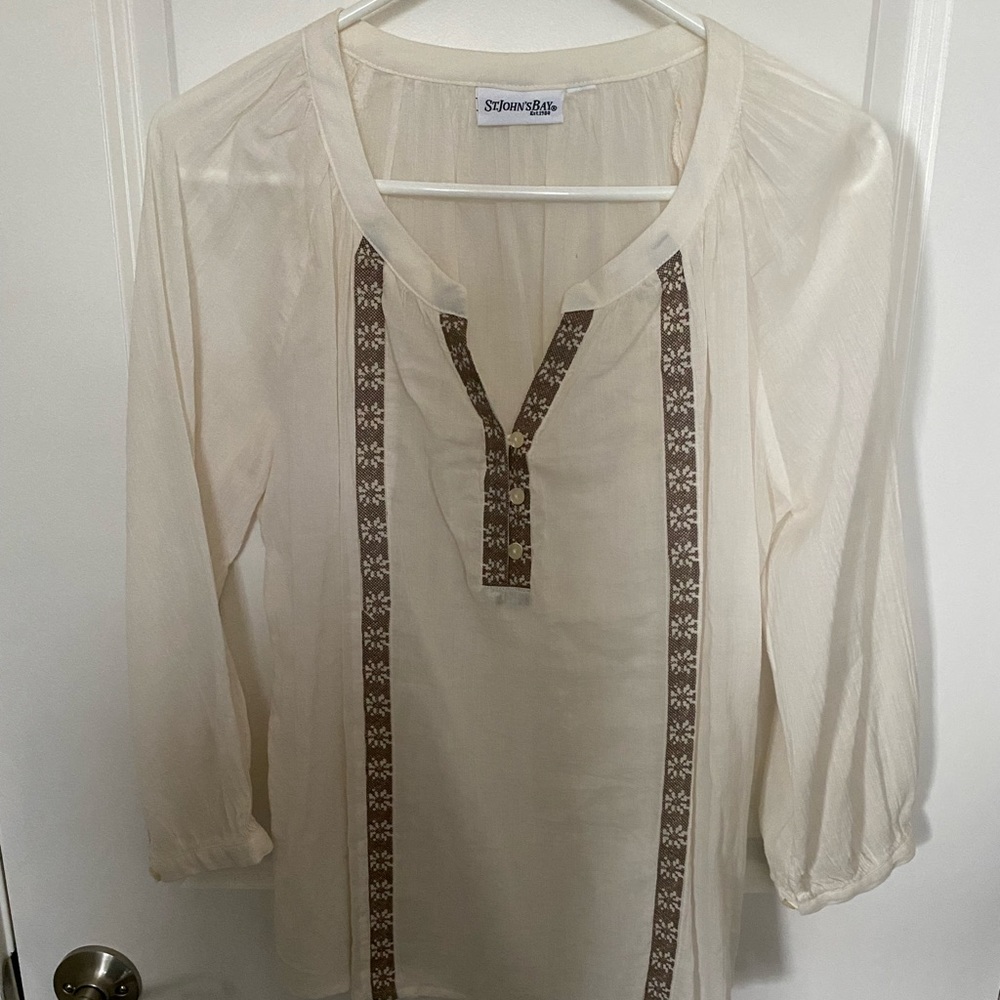 Sassy Cotton/Blend Top. Perfect for any causal occasion. Size Medium. Perfect ♥️